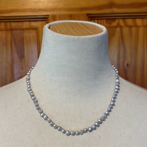 Icy blue pearl necklace - Picture 2 of 9